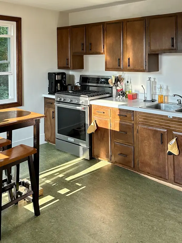 Simple-Ways-to-Decorate-Kitchen-Countertops